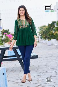 Nueva colección de Top de seda de diseñador para niñas: elegante y a la moda - Product Image 5