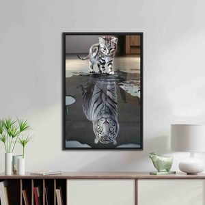 Impression sur toile élégante de chat réfléchissant dans un reflet de tigre, pour les amoureux des chats, encadrée en noir - Product Image 1