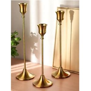 Candelabro Decorativo de Metal de Primera Calidad para Decoración del Hogar, Centros de Mesa para Bodas, Mesa de Comedor, Sala de Estar, Disponible para la Venta - Product Image 1