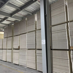 Fabricante Dewoo Vietnam Material Panel de puerta terminado 740 830 930mm de espesor 40mm WPC Puerta y accesorios - Product Image 1