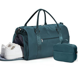 Vente en gros de sac de sport avec logo personnalisé grande capacité multifonctionnel bandoulière détachable imperméable et élégant en polyester - Product Image 1