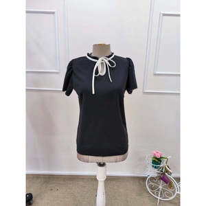 Blusa de Crepé de Manga Corta para Mujer con Cuello con Volantes y Detalle de Cordones, 35647 - Negro - Product Image 4