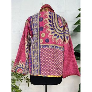 Chaqueta Vintage Kantha con Costuras Dori, Diseño Único Hecho a Mano, Reversible, Corta, Estilo Boho Chic con Lentejuelas y Peluche para Primavera - Product Image 5