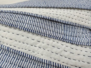 Indien Vintage fait à la main réversible bébé Kantha couette nouveau Design Handblock imprimé avec coton remplissage lavable à la main à vendre - Product Image 6