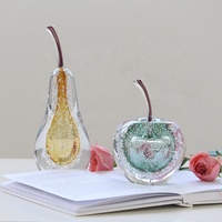 Sculptures de pommes et de poires en verre soufflé à la main Pièces cadeaux décoratives transparentes avec noyaux de couleur flottants et tiges métalliques Accents pour la maison