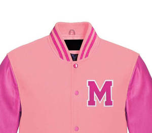 เสื้อแจ็คเก็ตวาร์ซิตี้ลายสก็อตปักโลโก้แบบกำหนดเองสำหรับผู้หญิง บุด้วยผ้าฝ้ายและผ้าขนสัตว์ ถักแบบฤดูใบไม้ร่วง - Product Image 4