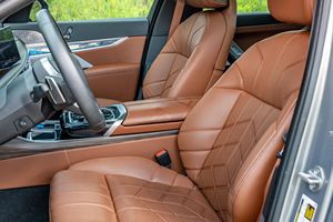 2023 i7 xDrive60 AWD, Equipamiento de Alta Gama, Interior Tartufo - Product Image 5