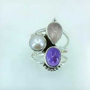 Anillo Boho Navya Craft Hecho a Mano en Plata de Ley 925 con Triple Piedra Preciosa (Amatista, Cuarzo Rosa, Perla) Talla Personalizada 4 - Product Image 5