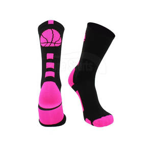 Vente en gros de chaussettes de sport unisexes Chaussettes de sport couleurs personnalisées Chaussettes de football fabriquées au Pakistan - Product Image 1