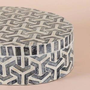 Caja de almacenamiento decorativa hecha a mano para decoración moderna del hogar, elegante caja ovalada con Incrustaciones de nácar azul de Vietnam - Product Image 4