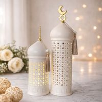 Lámpara Decorativa Islámica Blanca de Lujo con Luna Creciente, Brillo Cálido, Metal Calado, Decoración para Mesa de Hogar, Regalo para Ramadán y Eid