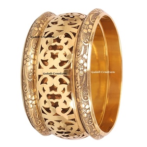 Bracelet en laiton gravé doré fabriqué à la main avec un design de coupe complexe pour un usage traditionnel et ethnique - Product Image 1