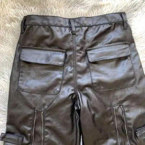 กางเกงหนังแท้ผู้ชายราคาโรงงาน ขายส่งราคาถูก กางเกงหนังแท้สีพื้น ปักโลโก้ที่เอว - Product Image 6