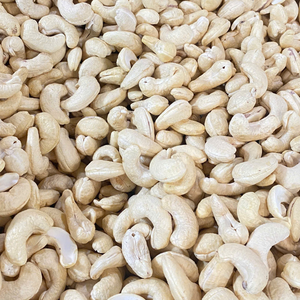 Anacardos Crudos W240 de Alta Calidad de Fábrica en Vietnam, 24 Meses de Vida Útil, Uso Comestible, OEM/ODM Santigo - Product Image 1