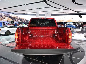Pick-up d'occasion Super Crew 4x4 essence, transmission automatique, transmission intégrale, sièges en cuir, pneus R18, régulateur de vitesse, importé du Japon - Product Image 2