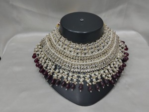 Conjunto de Collar Choker Étnico Chapado en Oro con Piedras de Esmalte y Detalles de Perlas, Pendientes y Tikka a Juego para Mujer - Product Image 1