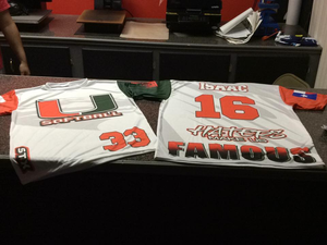 Maillot de softball personnalisé/sublimation néon avec impressions par sublimation de haute qualité, - Product Image 3