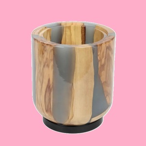 Brûleur Bakhoor élégant en résine grise et bois naturel avec plateau en métal Brûleur d'encens élégant pour la maison, le bureau et le Ramadan - Product Image 2