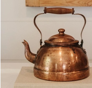 Tetera de cobre puro martillado para cocina rústica con acabado antiguo, ideal para servir a los invitados con estilo - Product Image 2