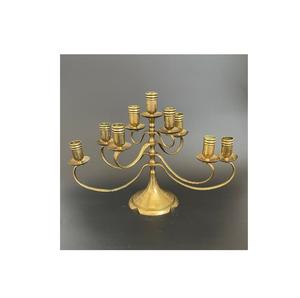 Portavelas de latón étnico 9-Batti con un rico estilo histórico utilizado para rituales de Pooja, Estética e iluminación del templo - Product Image 1