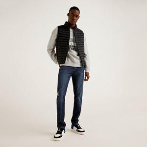 Gilet d'hiver personnalisé pour hommes avec poche zippée Veste en toile et coton sans manches avec logo Gilet bouffant respirant et coupe-vent - Product Image 2