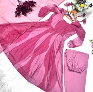 Ensemble Anarkali long et superposé pour femme Unity Luxure, couleur mauve unie, avec dupatta, en organza et georgette de qualité supérieure, ODM - Product Image 5
