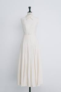 Commande à bon prix en vrac Robes de luxe pour femmes Mode durable ROBE MIDI PLISSÉE EMILIA Étiquettes personnalisées en jacquard de coton à fleurs - Product Image 2