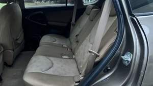 TO-YO-TA R-A-V-4 2011 Diésel/Gasolina, Caja de Cambios Manual/Automática, Motor de 4L, 4 Asientos de Cuero, Volante a la Izquierda, Usado Japonés - Product Image 4