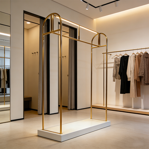 Exhibidores de Ropa de <span class=keywords><strong>Metal</strong></span> para Tiendas de Lujo con Logotipo Personalizado, Etiquetas para Colgadores de Ropa, Exhibidores de Ropa de Acero Inoxidable Dorado de Alta Gama - Product Image 1