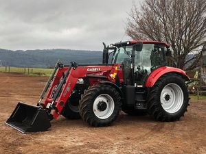 Tractor Agrícola CASE IH 125A Usado con Cargador de Ruedas, Tracción 2WD y Transmisión por Engranajes para Trabajo en Campo y Granja - Product Image 4