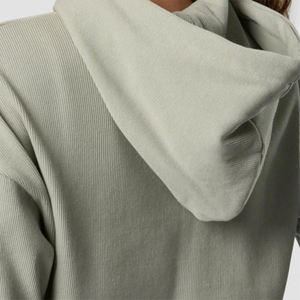 Cozy Women's Fleece Cropped Pullover Hoodie Cálido y elegante Ideal para descansar y actividades al aire libre - Product Image 6