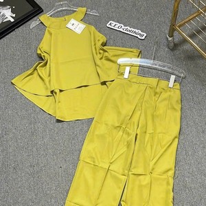 Conjunto de Ropa de Verano para Mujer 2023 con Top de Cuello y Camisola, Dos Piezas Cómodas a Precio Económico, Embalaje Personalizado, Vietnam M - Product Image 5