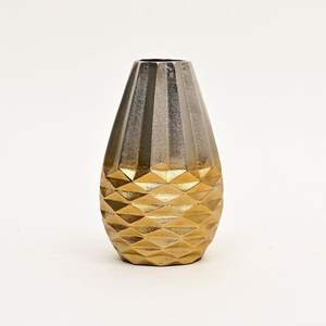 Vase en métal, expression créative, accent décoratif pour un style d'intérieur inspiré, décoration de table de salon - Product Image 1