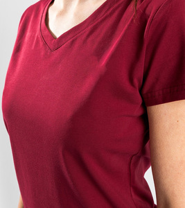 Camiseta personalizada con cuello en V para mujer, ropa deportiva granate de manga corta con logotipo para fitness y ropa informal - Product Image 2