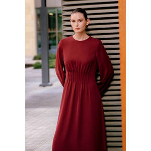 Robe de bal longue en crêpe bordeaux à taille empire avec détails plissés floraux pour mariage - Product Image 1