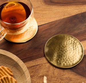 Sous-verres ronds en laiton massif de qualité supérieure résistants à la rouille pour boissons chaudes et froides disponibles au meilleur prix - Product Image 2