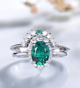 Juego de anillos de novia de Esmeralda y moissanita de corte ovalado en laboratorio en plata 925, juego de anillos de Esmeralda hechos a mano, juego de boda de piedras preciosas verdes - Product Image 1