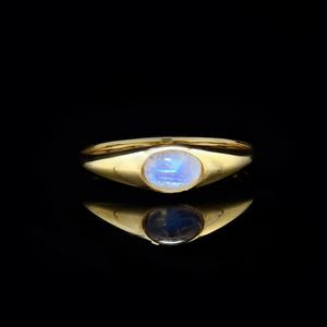 Anillo de compromiso y boda personalizable de plata de ley 925 chapado en oro con piedra lunar arcoíris, hecho a mano, engaste clásico con bisel, personalizado - Product Image 5