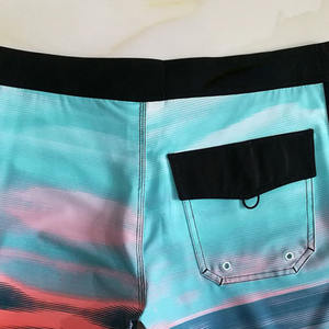 Pantalones cortos de malla de sublimación con estampado completo para hombre de alta calidad, cintura elástica transpirable con diseño de patrón sólido de bolsillo - Product Image 3