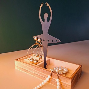 Soporte de icono de dama bailando negra con elegante caja de madera para exhibición de Joyas decoración del hogar y regalo perfecto para los amantes del arte y la moda - Product Image 6