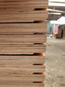 Tablero de suelo de contenedor vietnamita Tamaño 28mm x 1600mm x 2400mm Rodamiento de más de 6000 Newton - Product Image 3