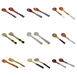 ชุดช้อนสลัดไม้มะม่วง/ไม้กระถินเทศ วินเทจ เป็นมิตรกับสิ่งแวดล้อม ผลิตในอินเดีย พร้อมด้ามจับเรซิ่น สำหรับใช้เป็นช้อนส้อมและของแจก - Product Image 3