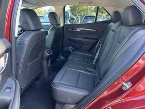 Essence FWD 2023 Usado en Buen Estado, Llantas de Aleación Oscuras, Asientos de Cuero, Navegación, Asientos con Calefacción, Arranque Remoto, Techo Solar - Product Image 2