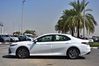 Voiture d'occasion de luxe en parfait état TOYOTA CAMRY LE HYBRID 2.5L E-CVT Modèle 2024 Prête à partir Véhicules d'occasion Prêts à être expédiés dans le monde entier