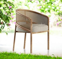 Moderner Tragbarer Rattan-Sessel mit Natürlicher Rattan-Rückenlehne und Gepolstertem Sitz für den Außenbereich in Garten, Park, Schlafzimmer