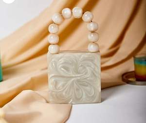 Bolso de mano de resina Premium con detalles hechos a mano, Ideal para elegantes asuntos de noche, bolso de mano de resina de alta calidad para mujer - Product Image 1