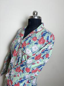 Camisa de algodón con estampado floral verde para mujer Camisa informal de diseño botánico de manga larga para mujer - Product Image 2
