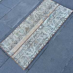 Alfombra Turca Vintage Pequeña de 1.7x3.7 pies, Alfombra Persa de Lana Gris Azul - Product Image 2