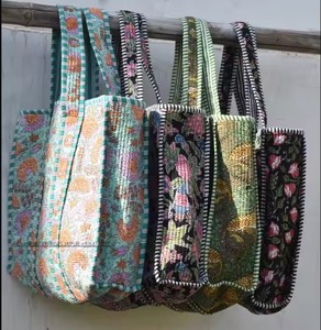 Esthétique Floral Matelassé Sac à main Sac à main Cadeau Coton Voyage quotidien Sac fourre-tout pour les femmes Drawstring Clutch Cosmetic Bag - Product Image 1