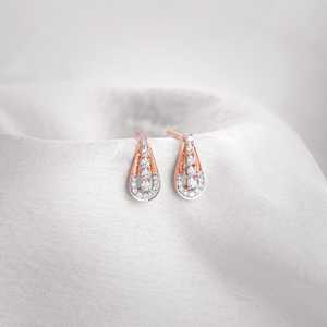 Hermosos Pendientes de Oro Rosa con Forma de Pera Contemporánea y Brillo de Diamante Cultivado en Laboratorio - Product Image 3
